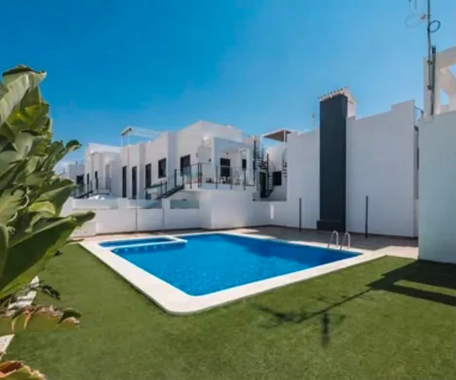 Apartment de 2 dormitorios en venta en La Zenia, Alicante - Image 3