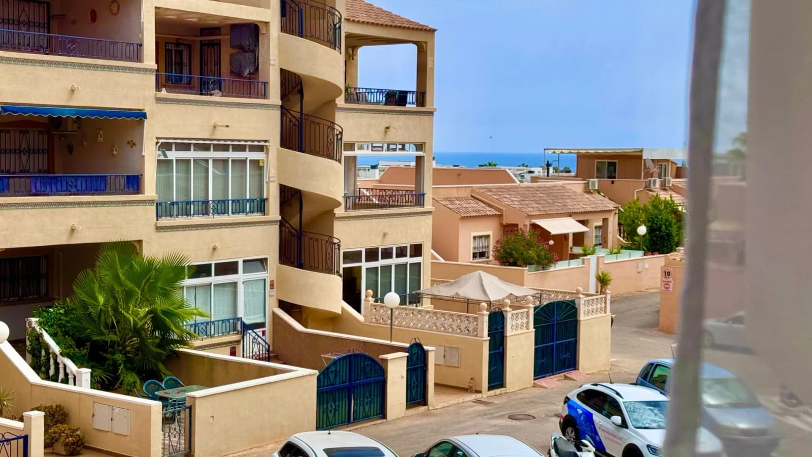 Apartament In Punta Prima - Image 2