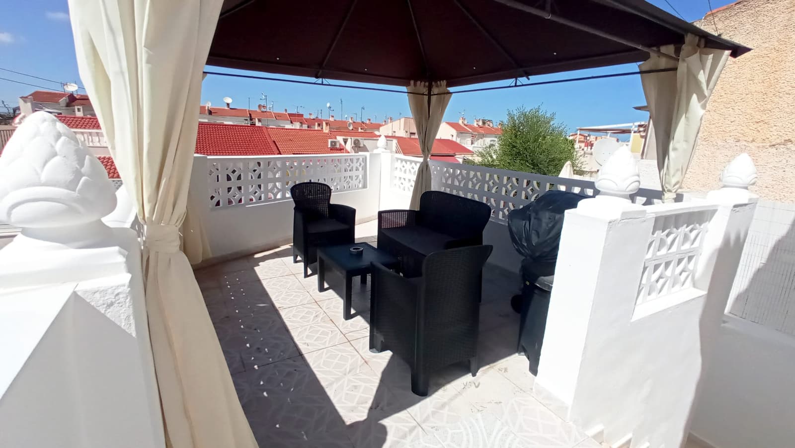Top Floor Apartment - Image 9