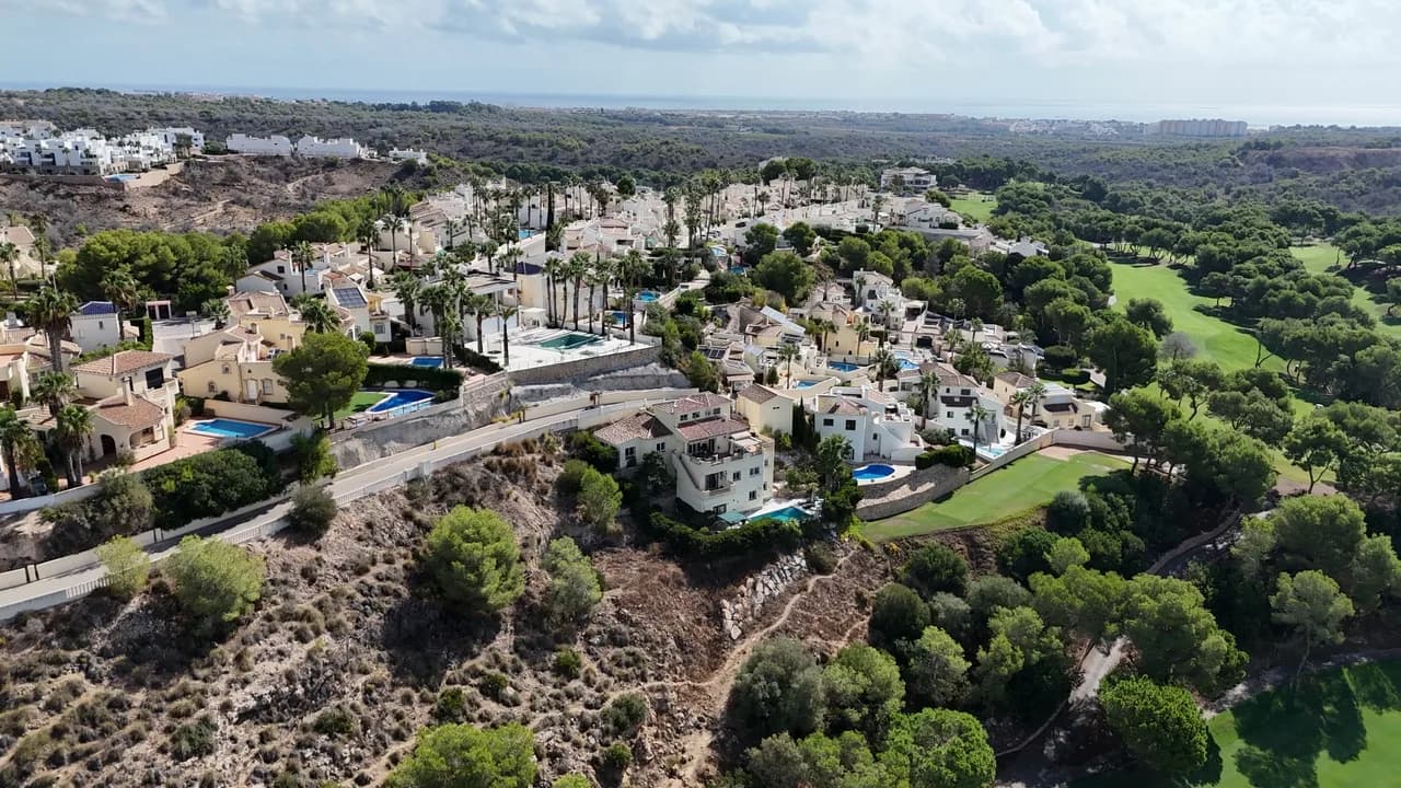 Villa de 5 dormitorios en venta en Villamartin, Alicante - Image 3