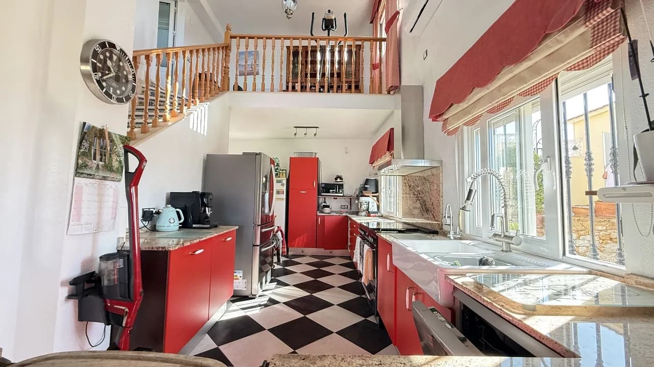 Villa de 5 dormitorios en venta en Villamartin, Alicante - Image 6