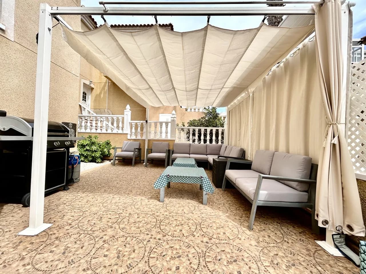 Villa de 5 dormitorios en venta en Villamartin, Alicante - Image 4
