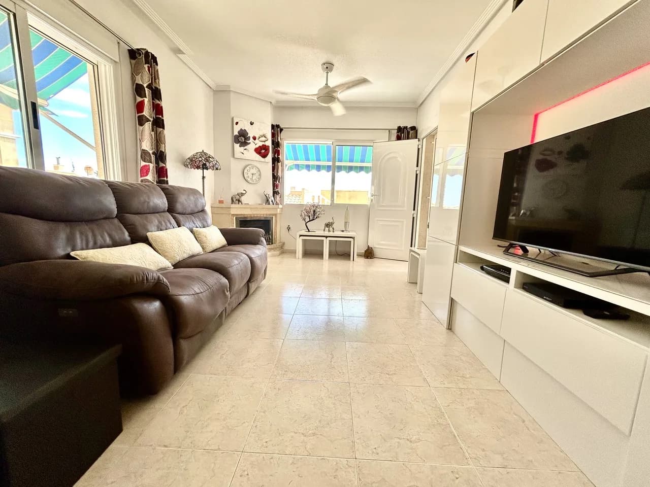 Villa de 5 dormitorios en venta en Villamartin, Alicante - Image 8