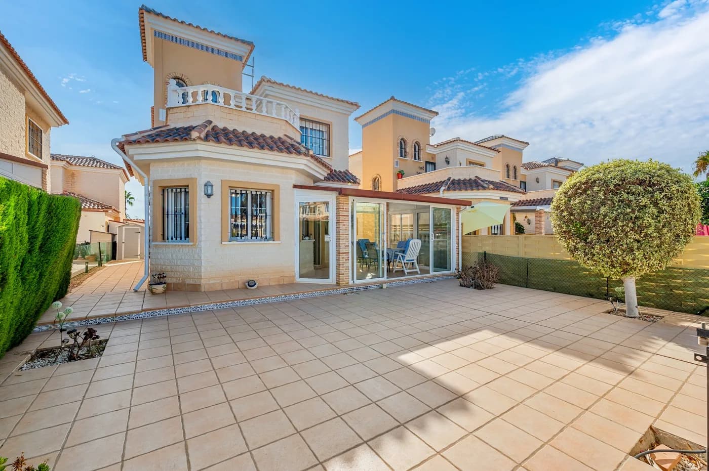 Villa de 3 dormitorios en venta en Guardamar del Segura, Alicante - Image 3