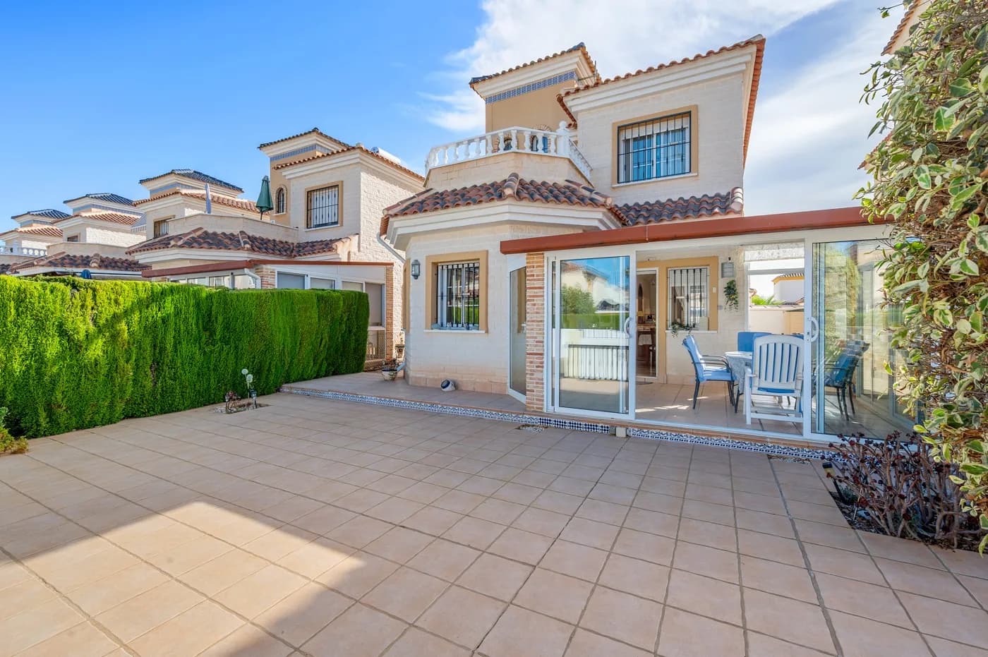 Villa de 3 dormitorios en venta en Guardamar del Segura, Alicante - Image 4