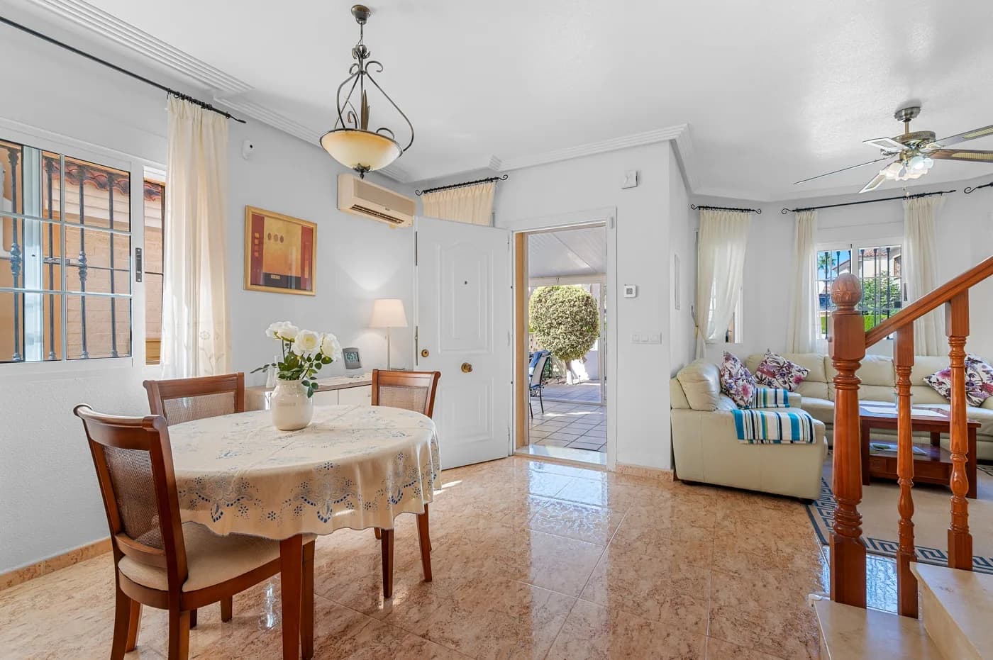 Villa de 3 dormitorios en venta en Guardamar del Segura, Alicante - Image 5
