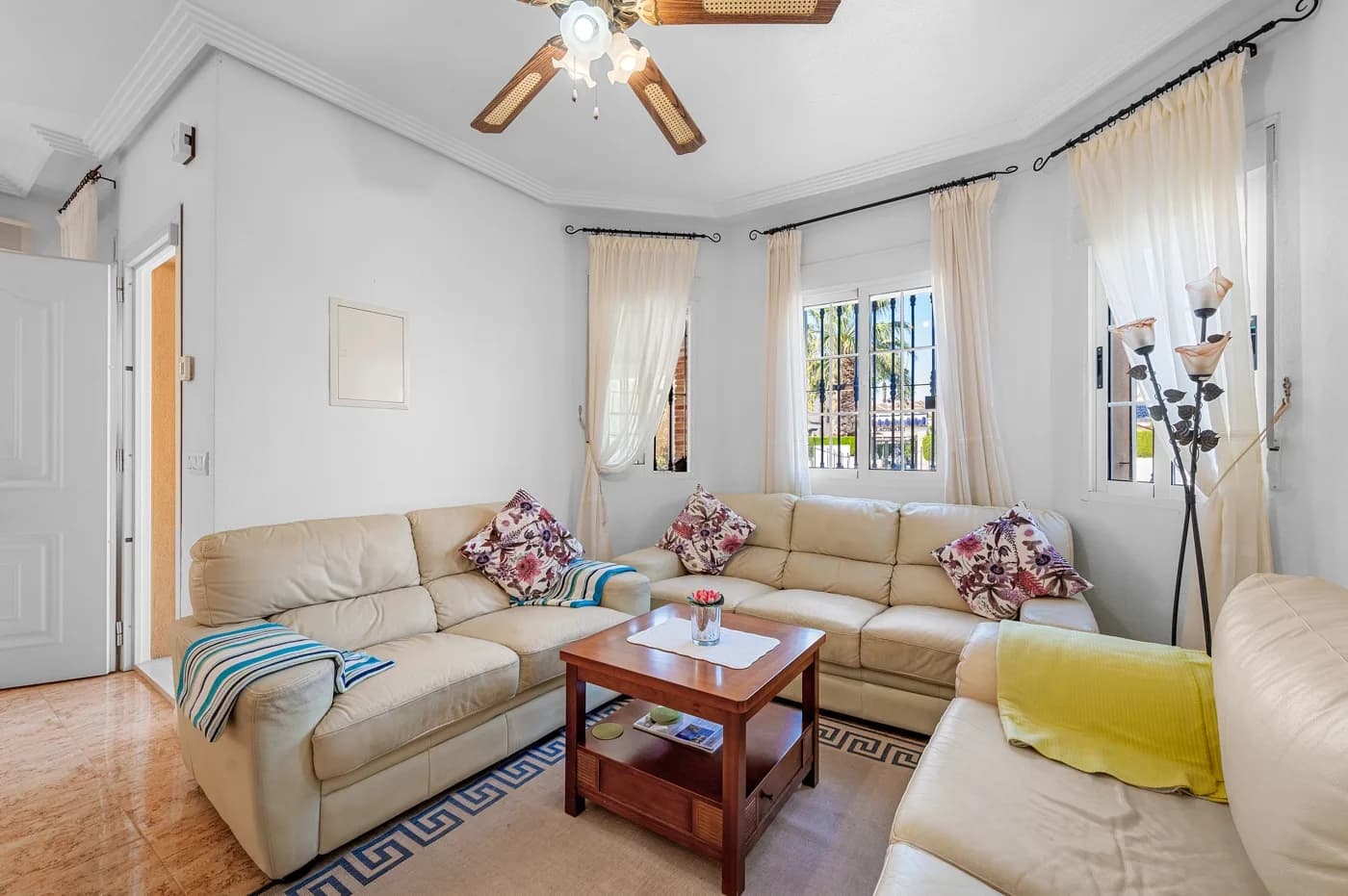 Villa de 3 dormitorios en venta en Guardamar del Segura, Alicante - Image 8