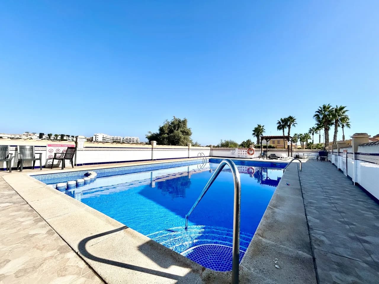 Apartment de 2 dormitorios en venta en Cabo Roig, Alicante - Image 2