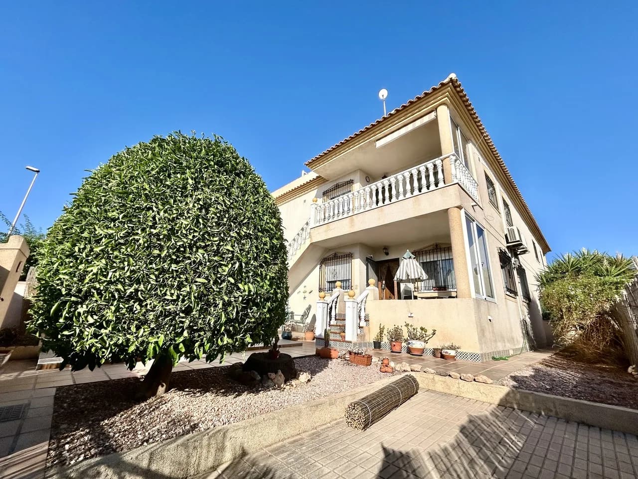 Apartment de 2 dormitorios en venta en Cabo Roig, Alicante - Image 3