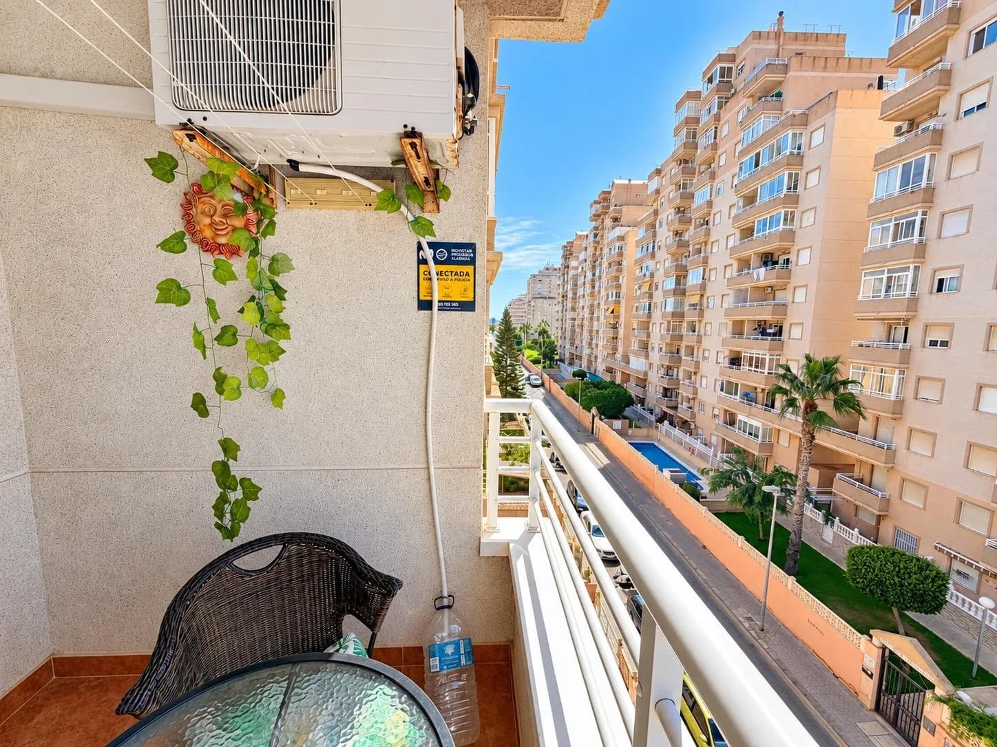 Apartment de 2 dormitorios en venta en Torrevieja, Alicante - Image 3