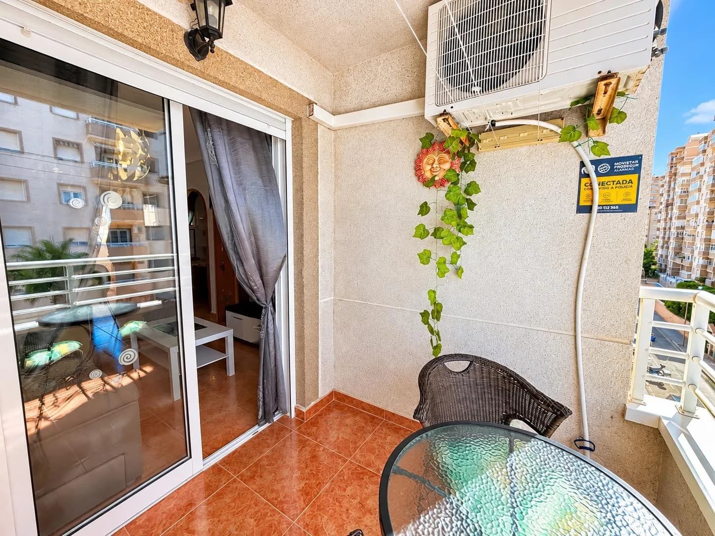 Apartment de 2 dormitorios en venta en Torrevieja, Alicante - Image 4