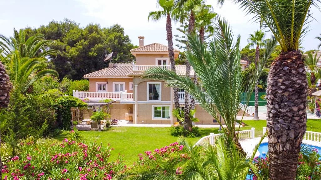 Villa de 7 dormitorios en venta en Villamartín, Alicante - Image 4
