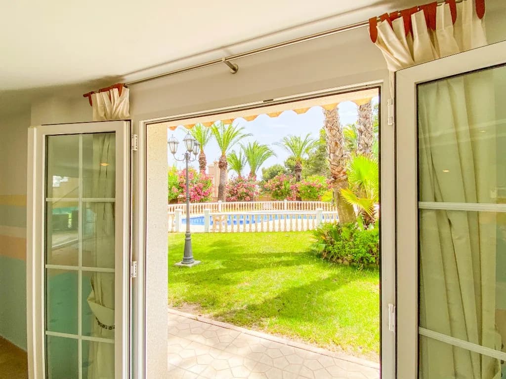 Villa de 7 dormitorios en venta en Villamartín, Alicante - Image 5