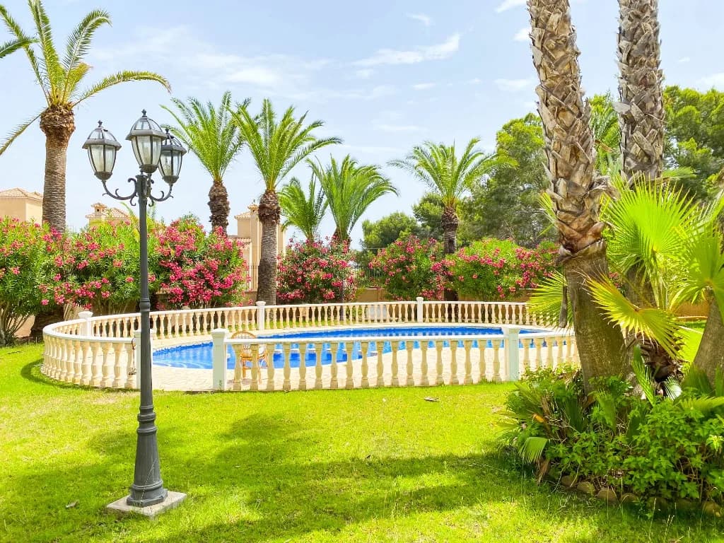 Villa de 7 dormitorios en venta en Villamartín, Alicante - Image 6
