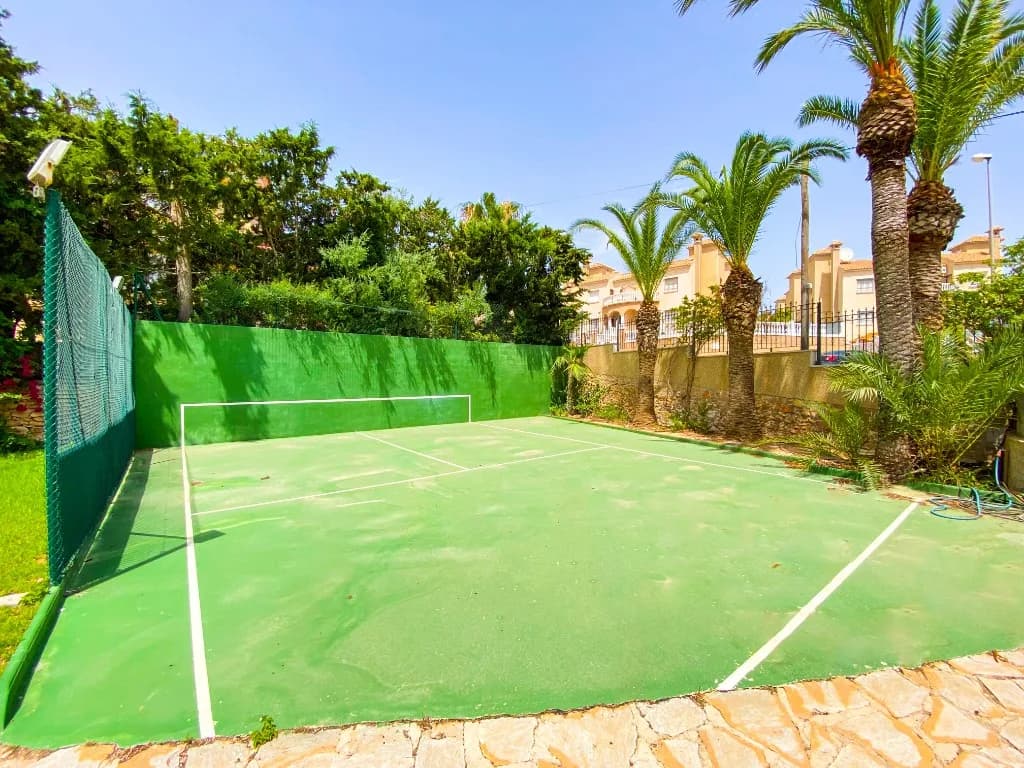 Villa de 7 dormitorios en venta en Villamartín, Alicante - Image 7