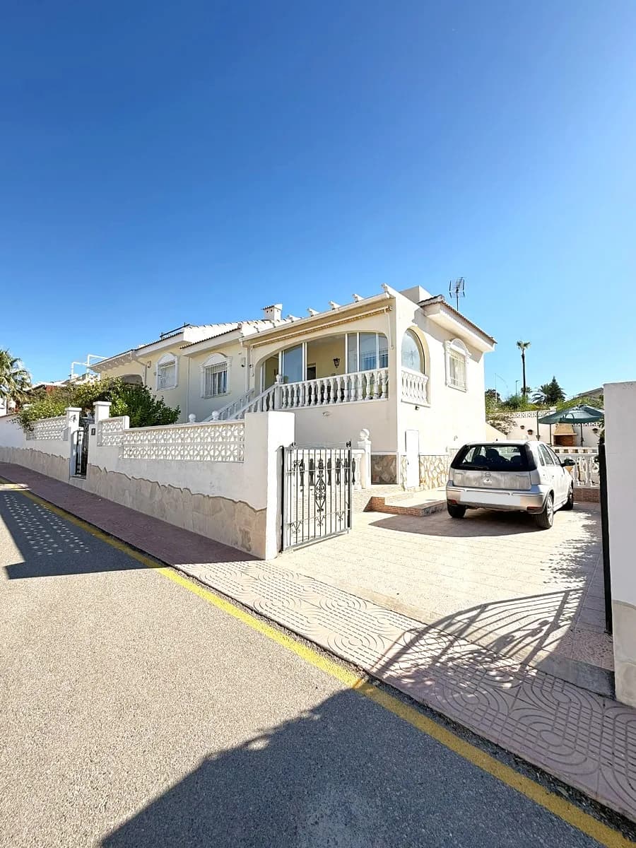 Bungalow de 2 dormitorios en venta en Ciudad Quesada, Alicante / Costa Blanca - Image 3