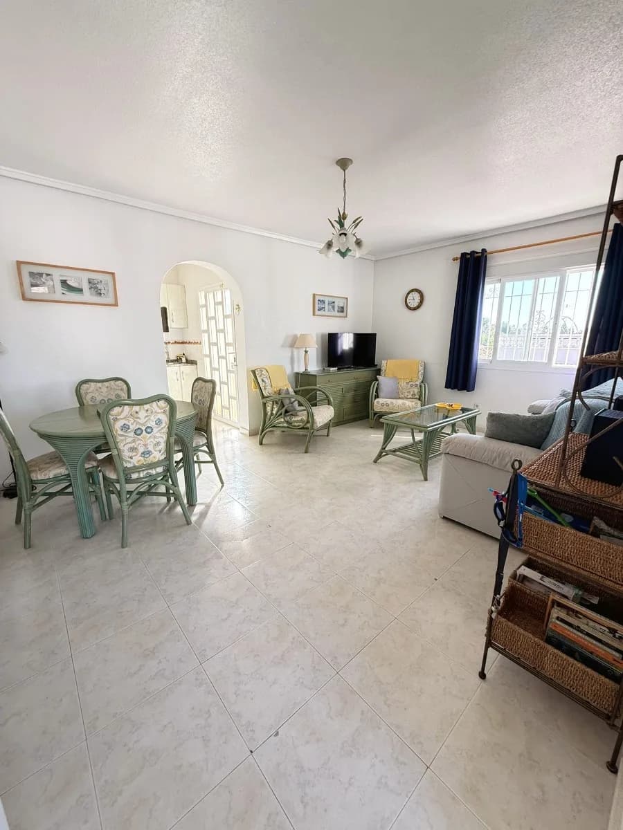 Bungalow de 2 dormitorios en venta en Ciudad Quesada, Alicante / Costa Blanca - Image 8