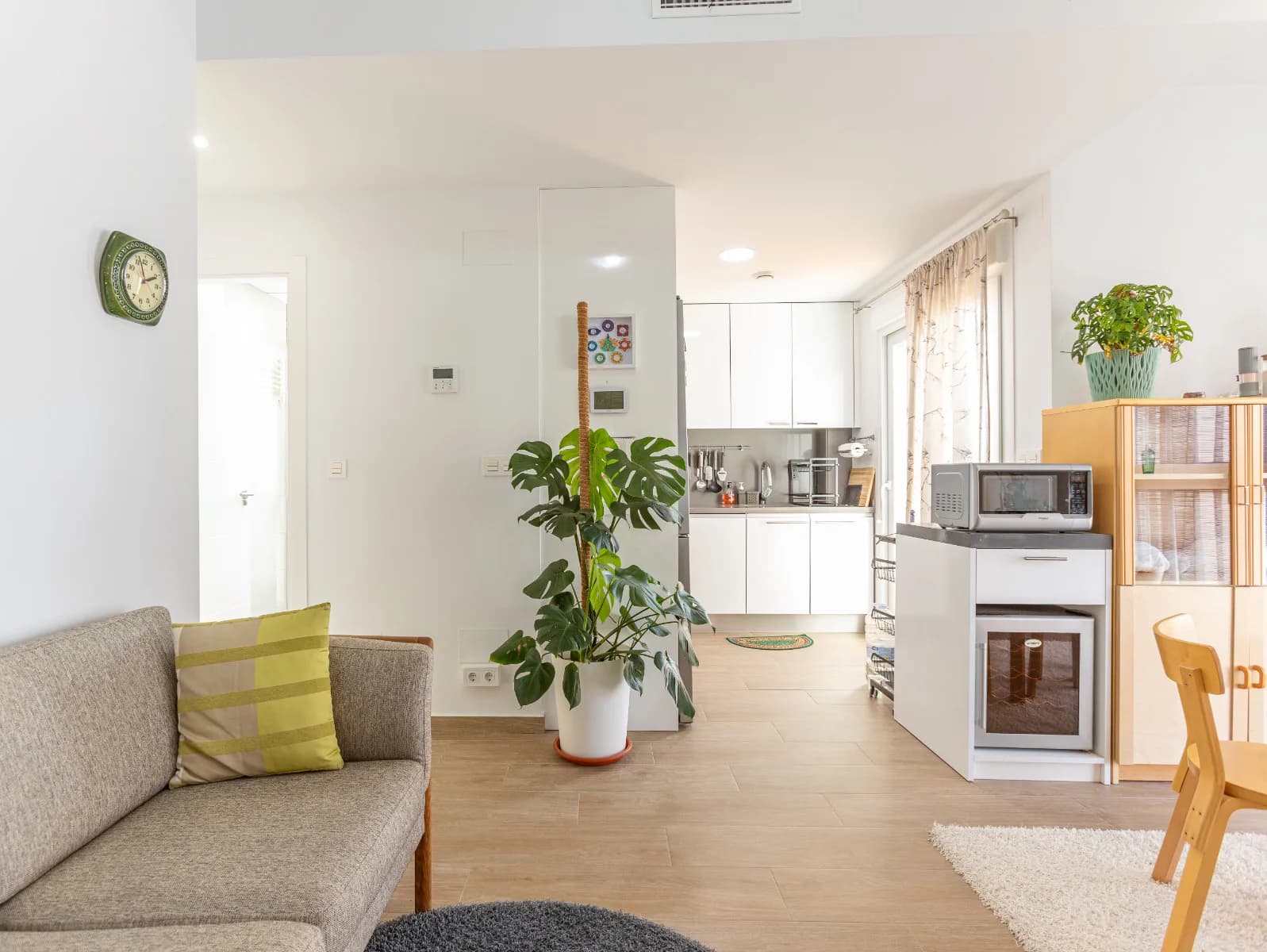 Apartment de 2 dormitorios en venta en Torrevieja, Alicante - Image 2