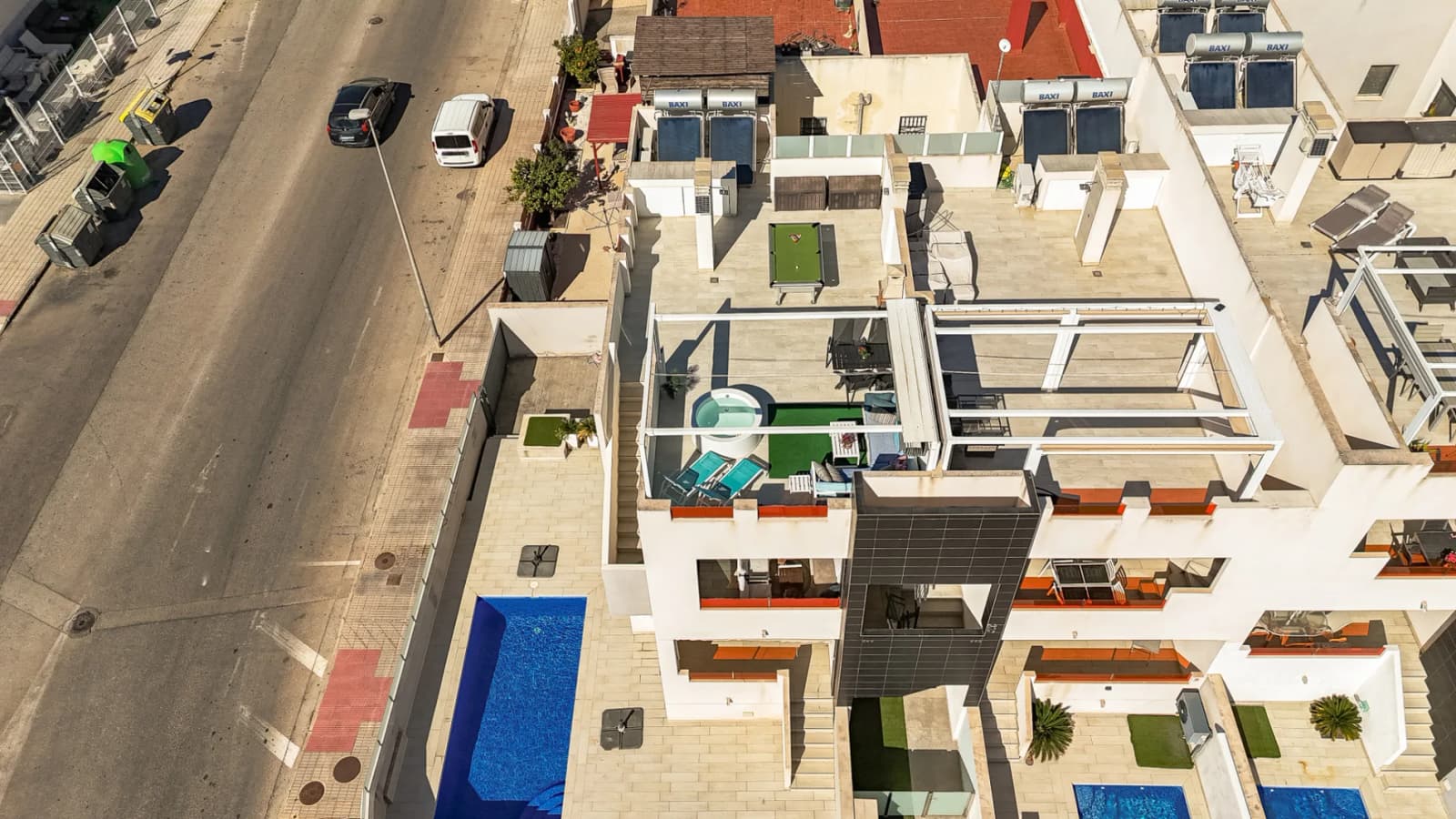 Bungalow de 2 dormitorios en venta en Los Altos, Alicante - Image 2