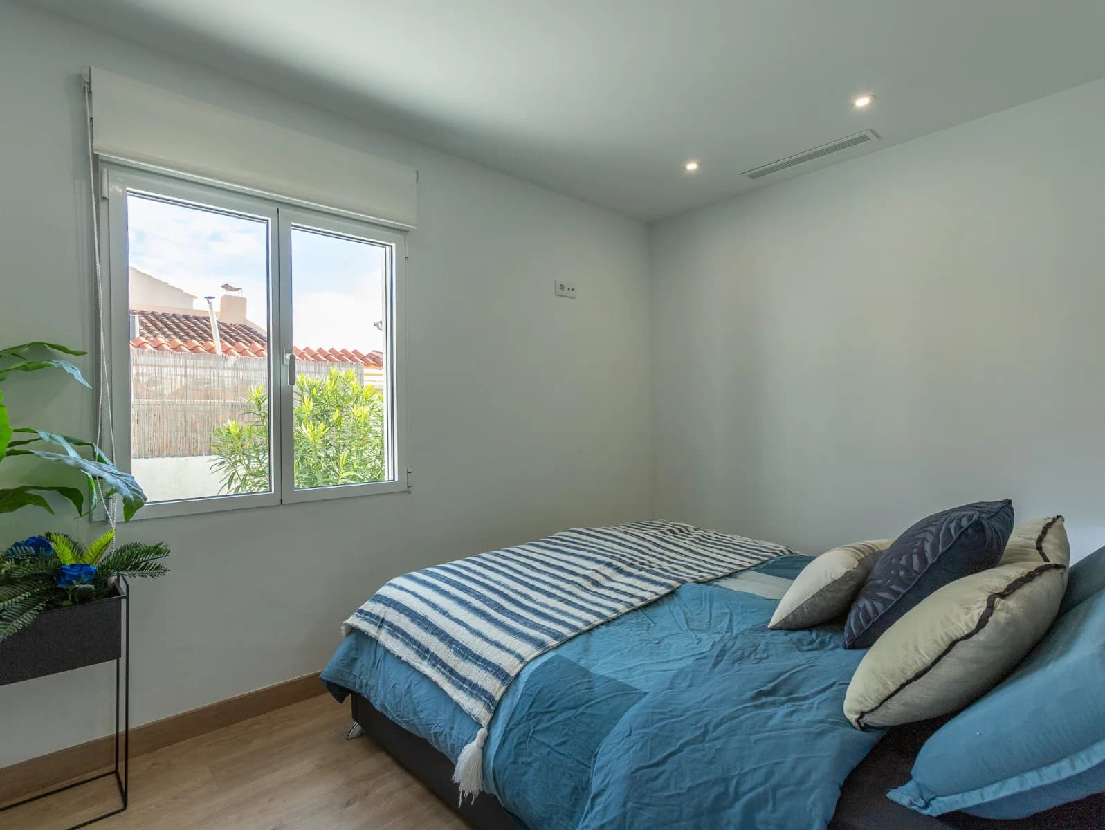 Villa de 4 dormitorios en venta en Los balcones, Alicante - Image 7