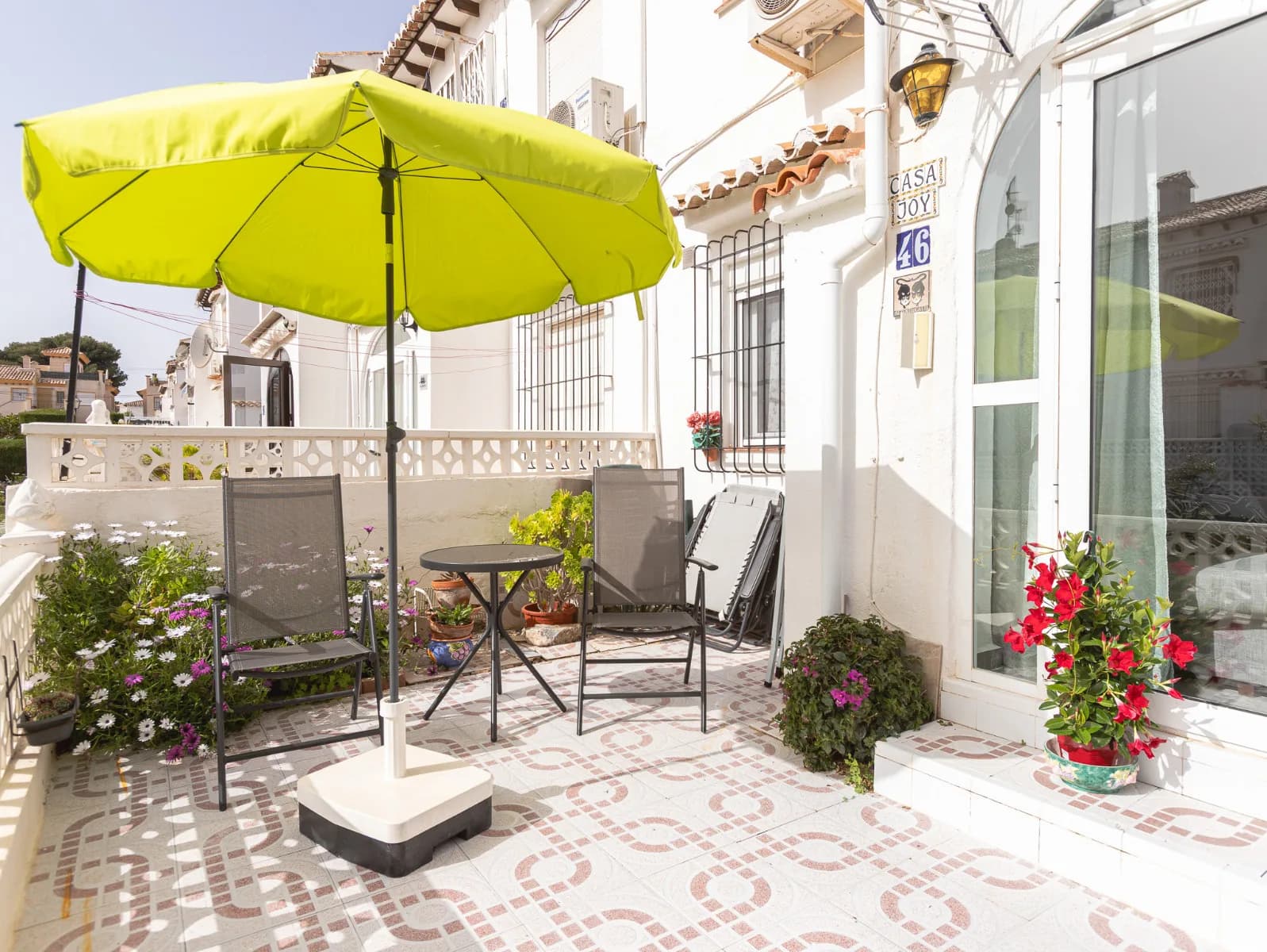 Bungalow de 1 dormitorios en venta en Torrevieja, Alicante - Image 2