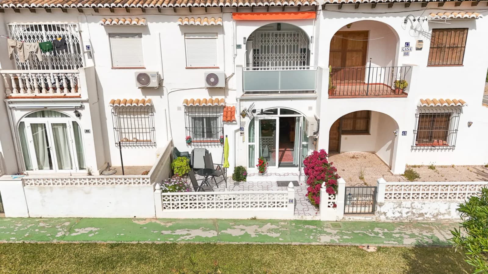 Bungalow de 1 dormitorios en venta en Torrevieja, Alicante - Image 5