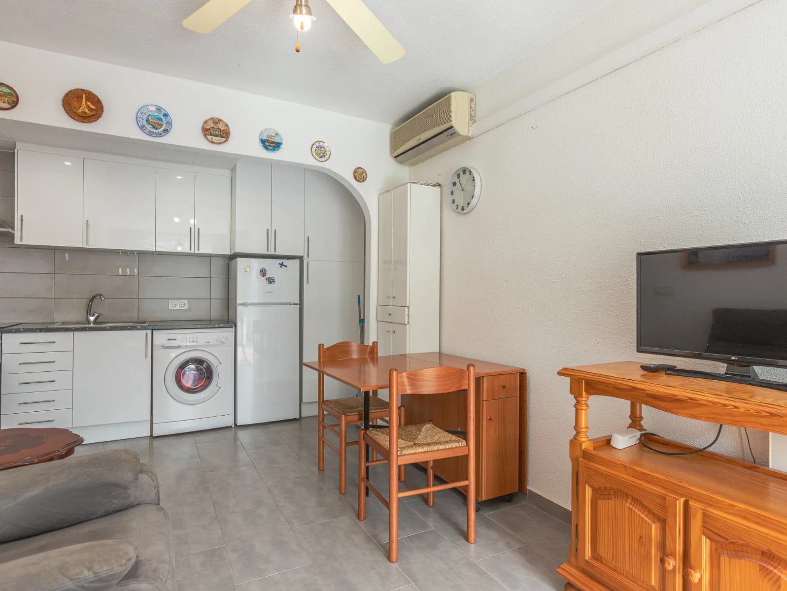Bungalow de 1 dormitorios en venta en Torrevieja, Alicante - Image 8