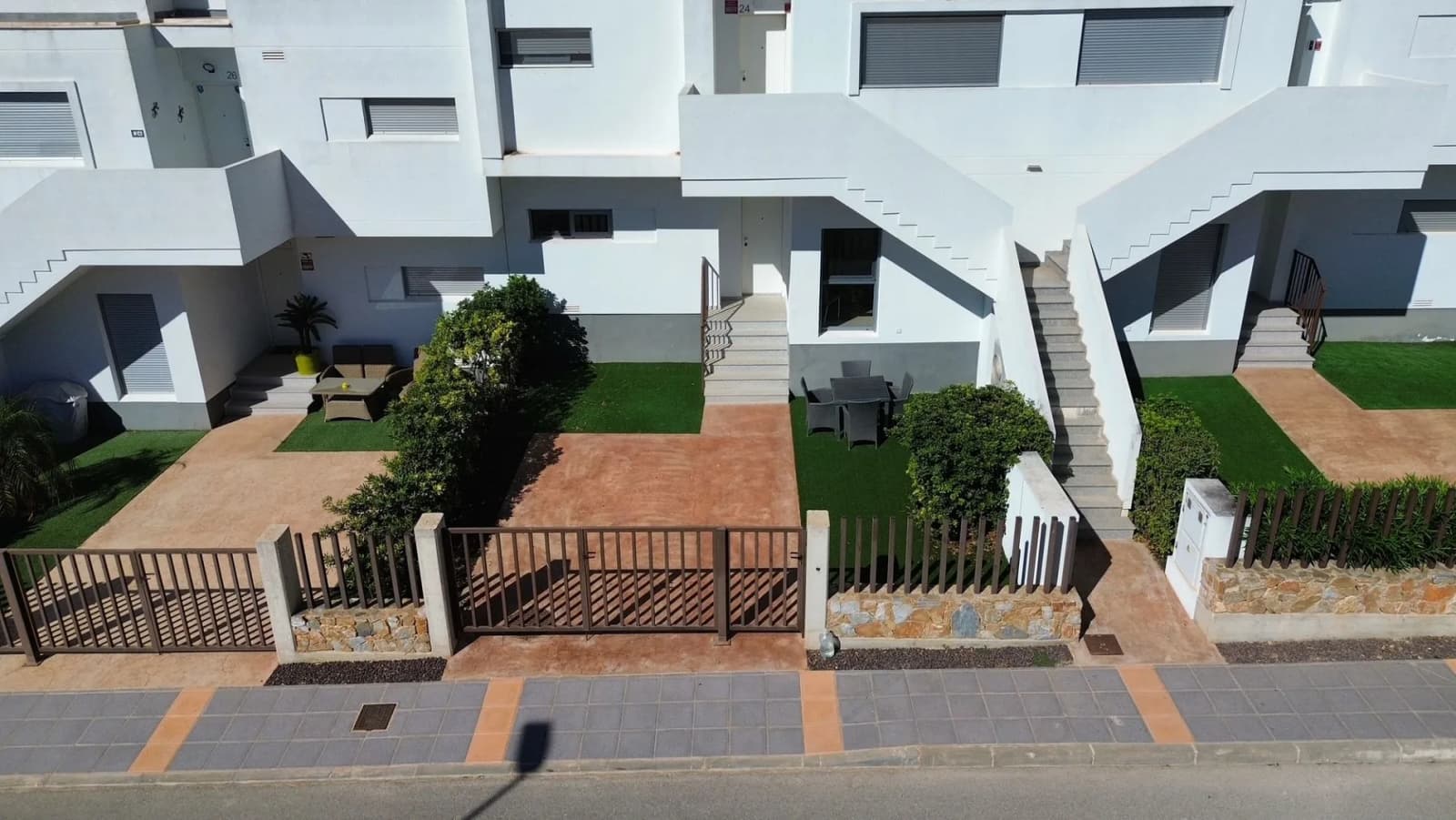 Apartment de 2 dormitorios en venta en Vistabella Golf, Alicante - Image 2