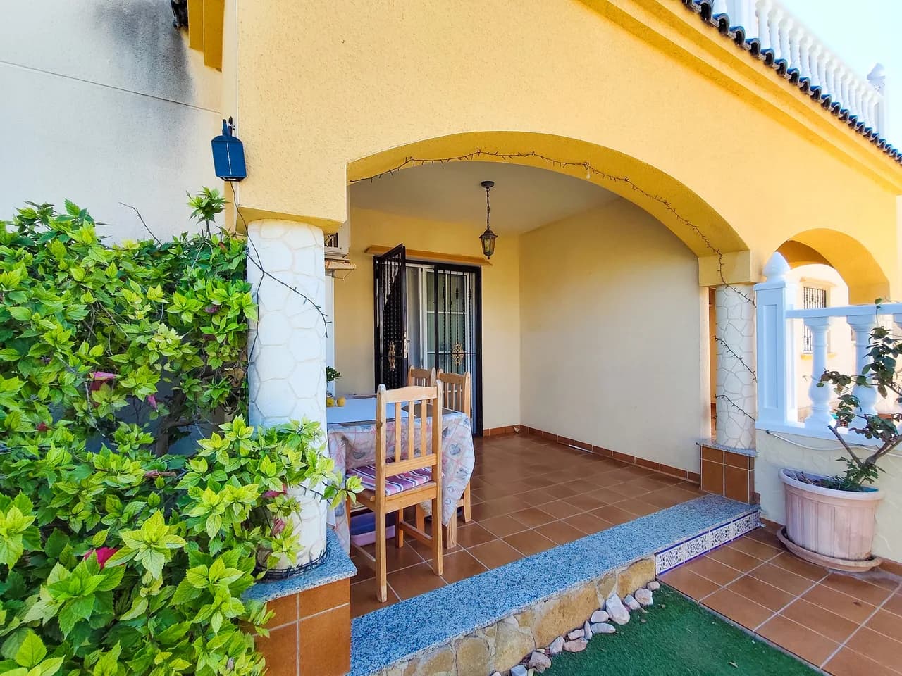 Apartment de 2 dormitorios en venta en Cabo Roig, Alicante - Image 2