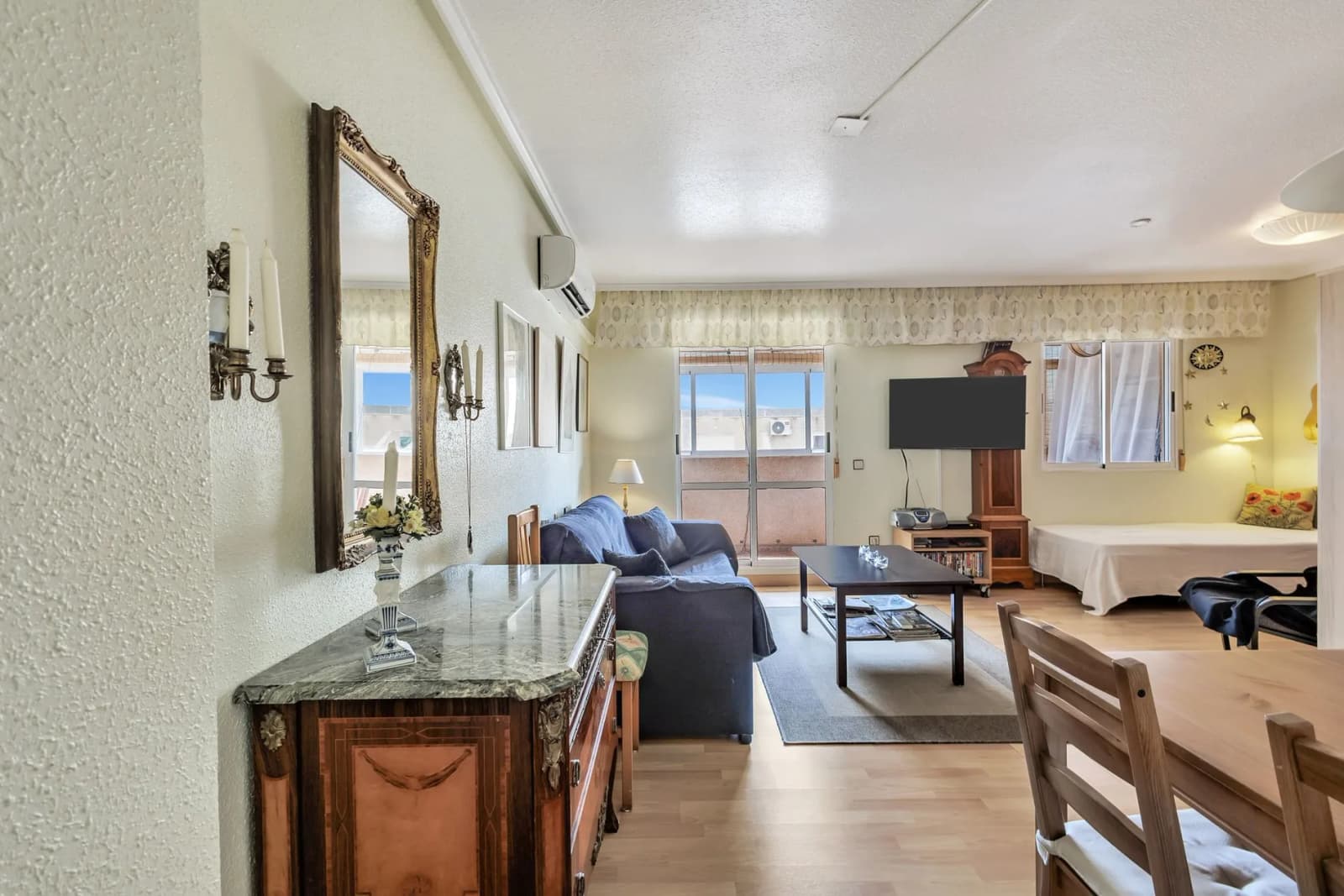 Apartment In Torrevieja - Image 2