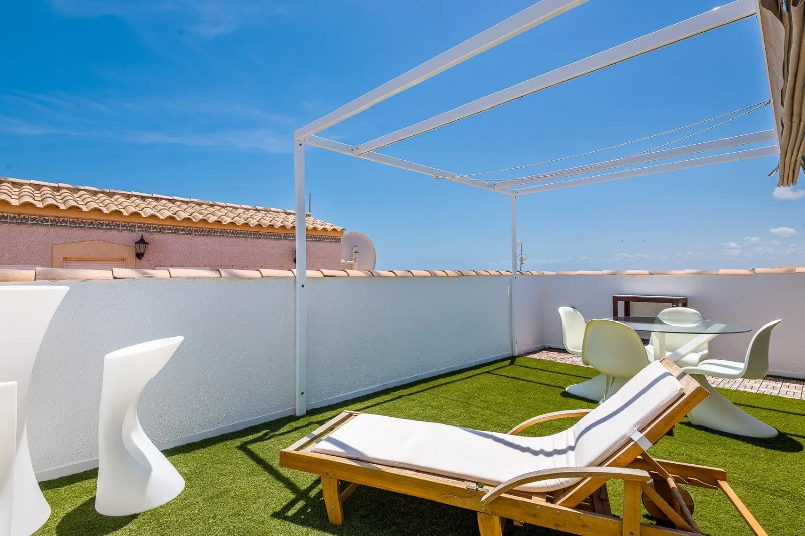 Apartment In Punta Prima - Image 2