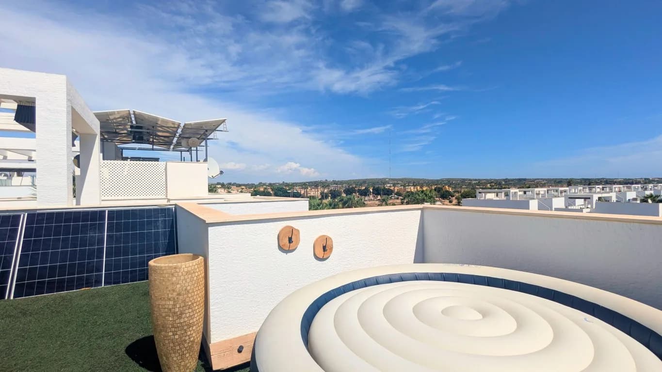 Penthouse In El Raso - Image 9