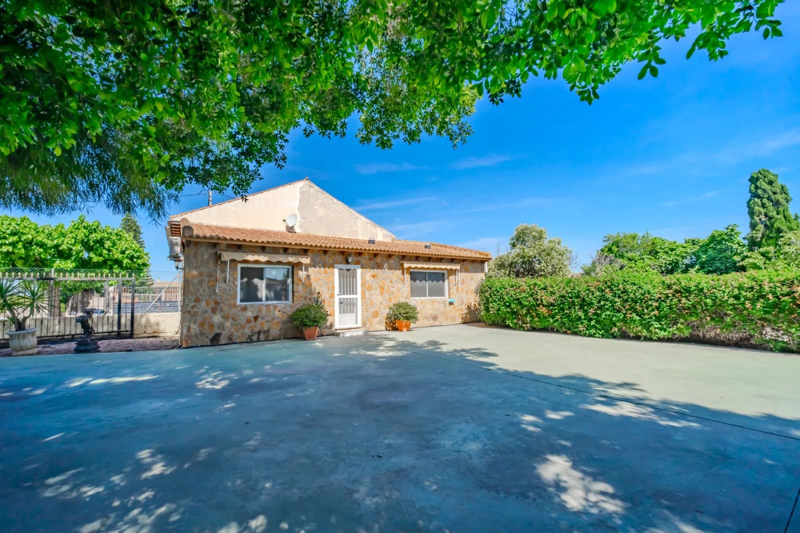 Country Property In Rojales - Image 9
