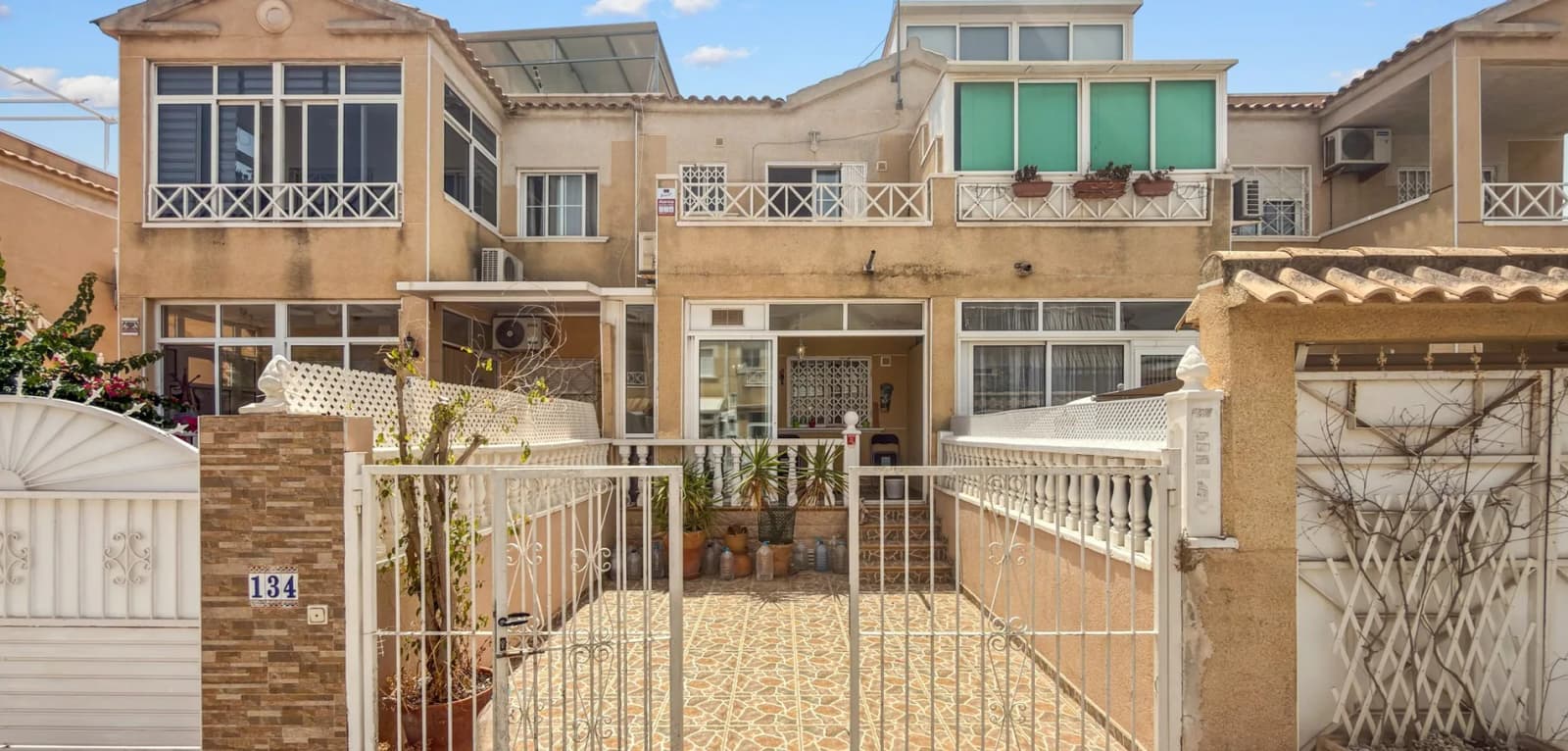 Townhouse de 2 dormitorios en venta en Torrevieja, Costa Blanca (Alicante)