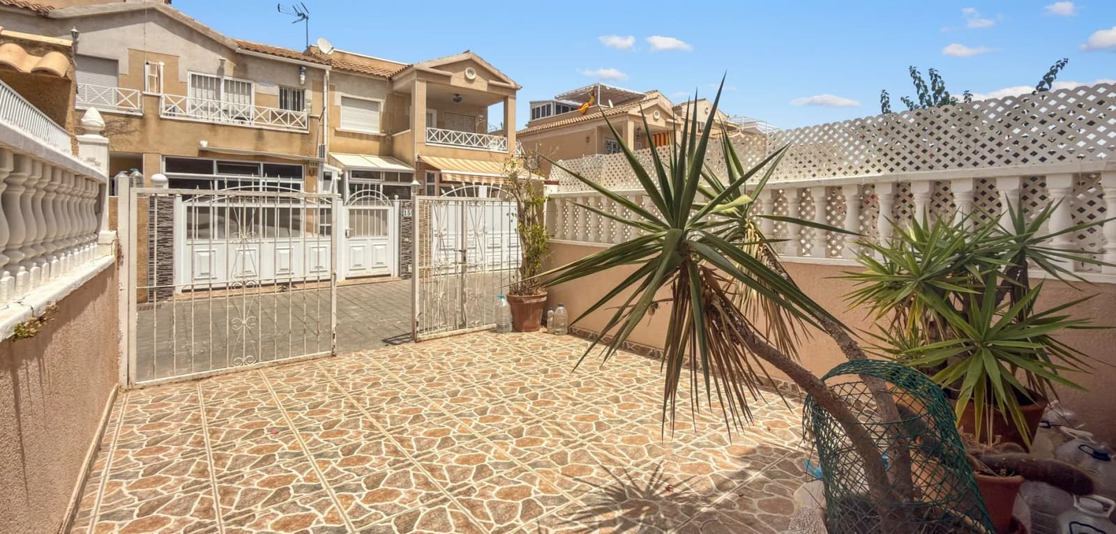 Townhouse de 2 dormitorios en venta en Torrevieja, Costa Blanca (Alicante) - Image 2