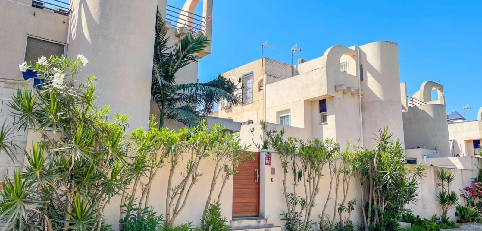 Townhouse de 2 dormitorios en venta en Torrevieja, Costa Blanca (Alicante)
