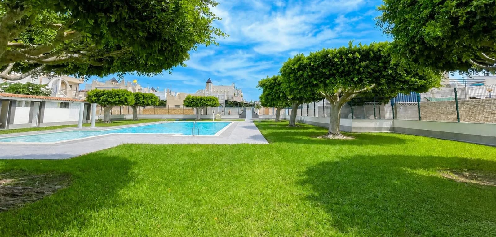 Townhouse de 2 dormitorios en venta en Torrevieja, Costa Blanca (Alicante) - Image 3