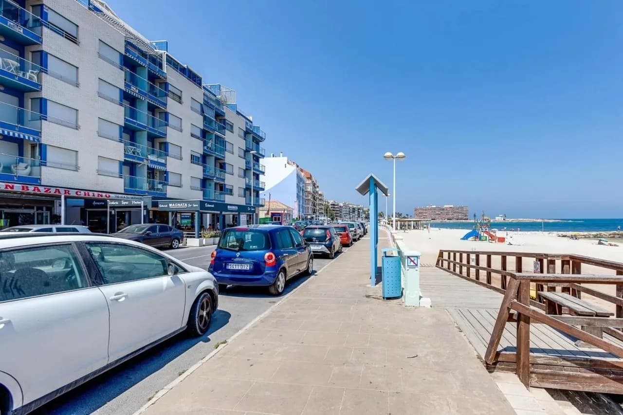 Villa de 3 dormitorios en venta en Torrevieja, Alicante