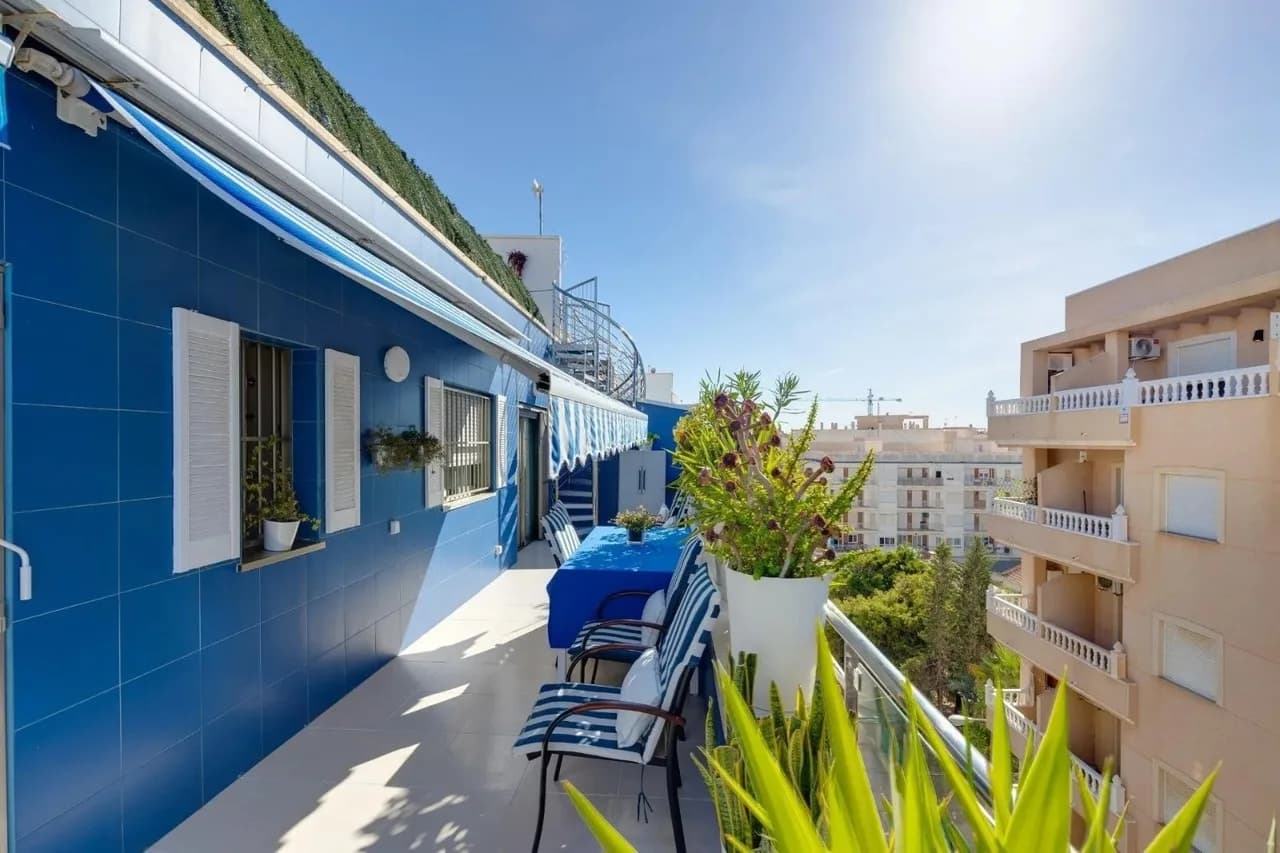 Villa de 3 dormitorios en venta en Torrevieja, Alicante - Image 2