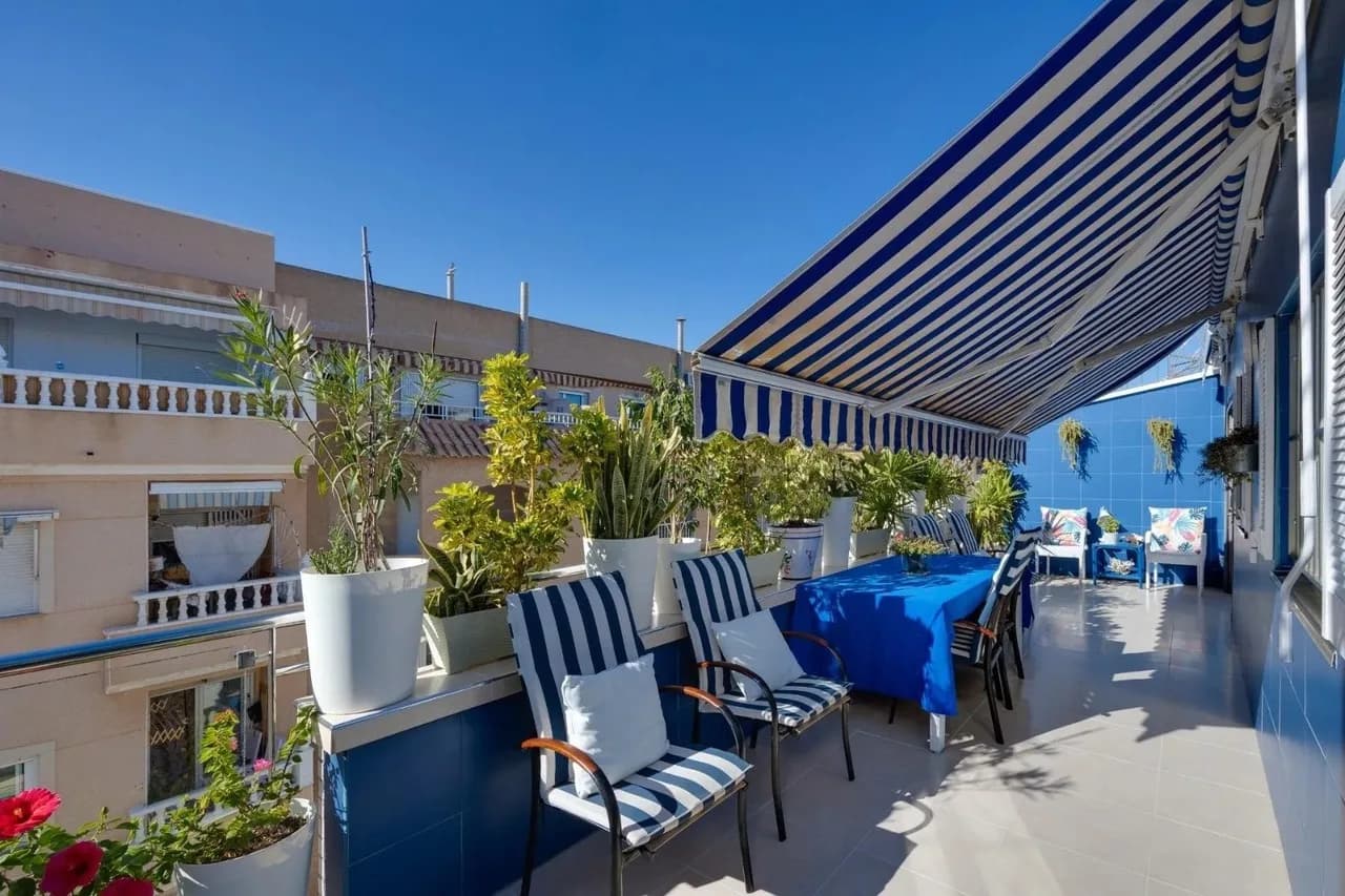 Villa de 3 dormitorios en venta en Torrevieja, Alicante - Image 3