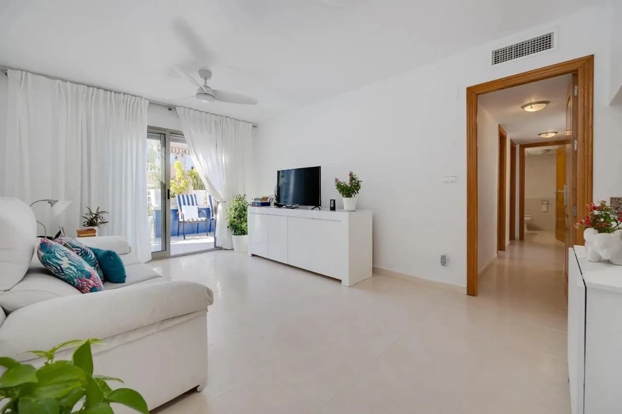 Villa de 3 dormitorios en venta en Torrevieja, Alicante - Image 4