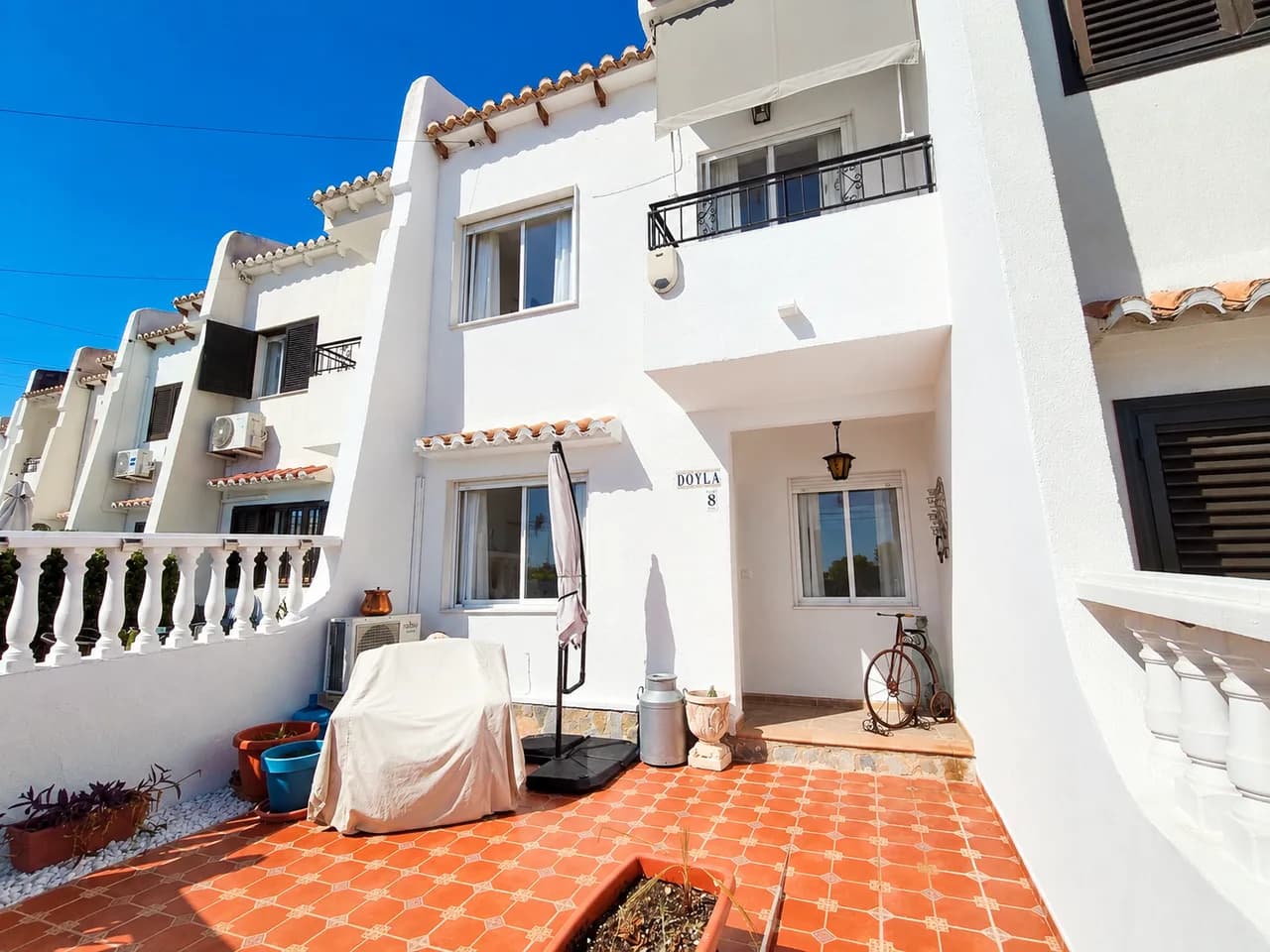 Townhouse de 3 dormitorios en venta en Los Balcones, Alicante - Image 2