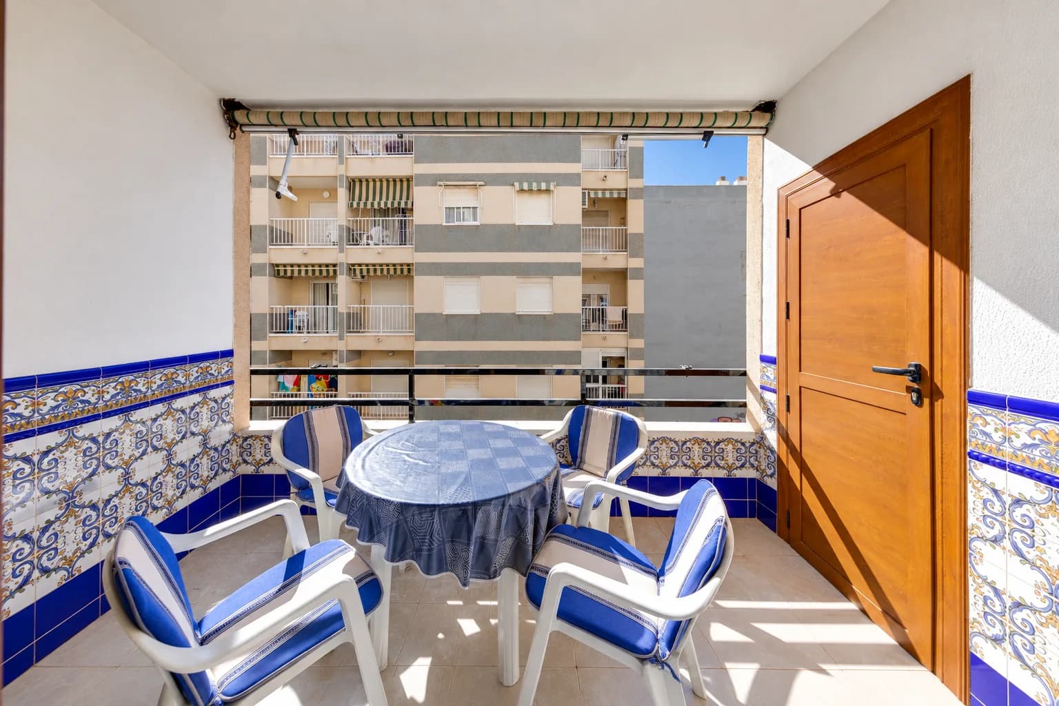 Apartamento In Torrevieja - Image 2