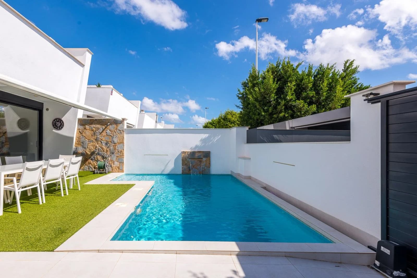 Villa de 4 dormitorios en venta en San Pedro del Pinatar, Costa Cálida - Image 3