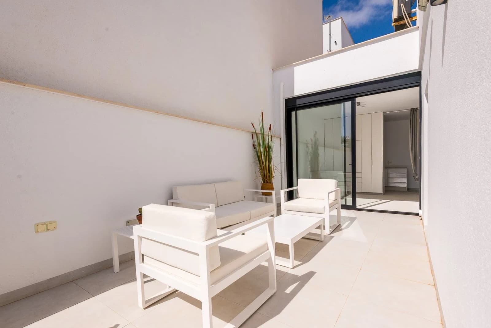 Villa de 4 dormitorios en venta en San Pedro del Pinatar, Costa Cálida - Image 5