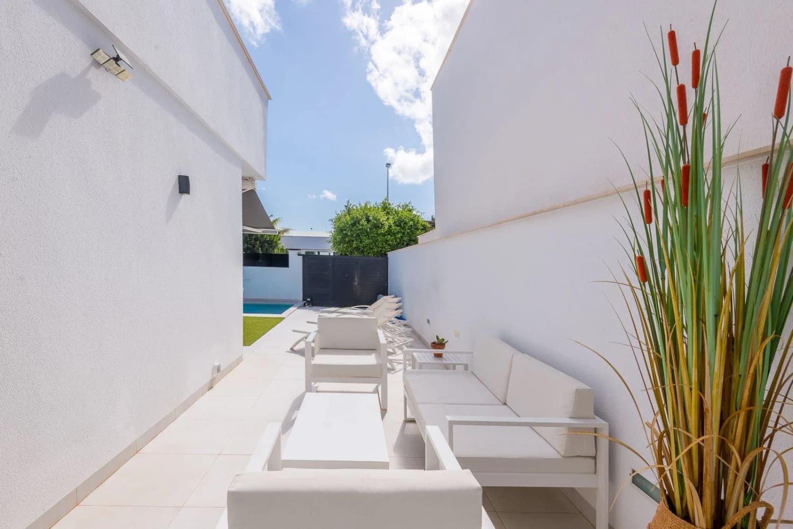 Villa de 4 dormitorios en venta en San Pedro del Pinatar, Costa Cálida - Image 6