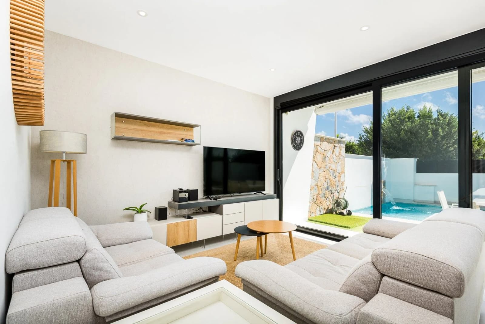 Villa de 4 dormitorios en venta en San Pedro del Pinatar, Costa Cálida - Image 7