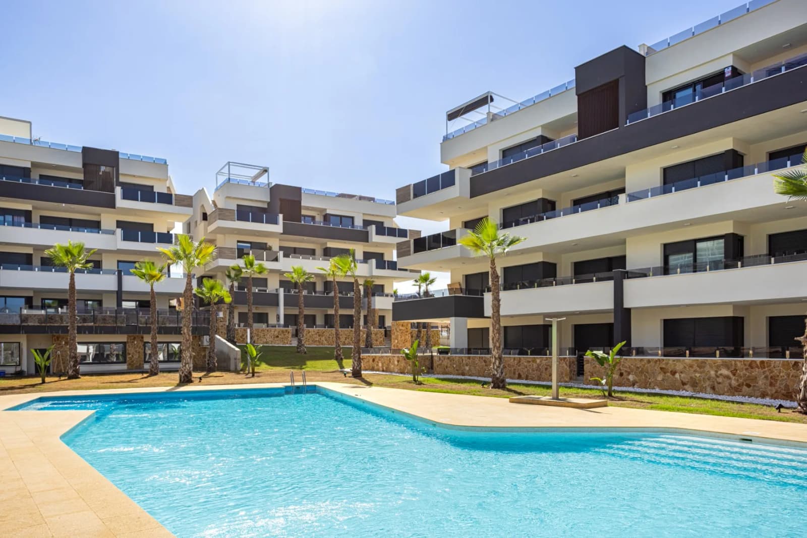 Apartment de 2 dormitorios en venta en Orihuela Costa, Alicante