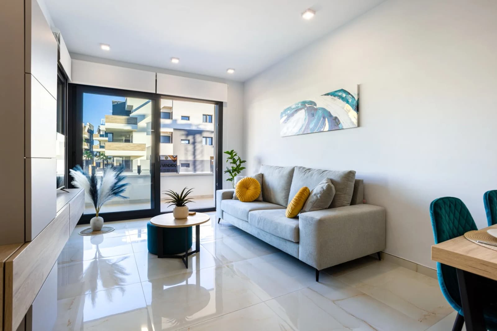 Apartment de 2 dormitorios en venta en Orihuela Costa, Alicante - Image 2