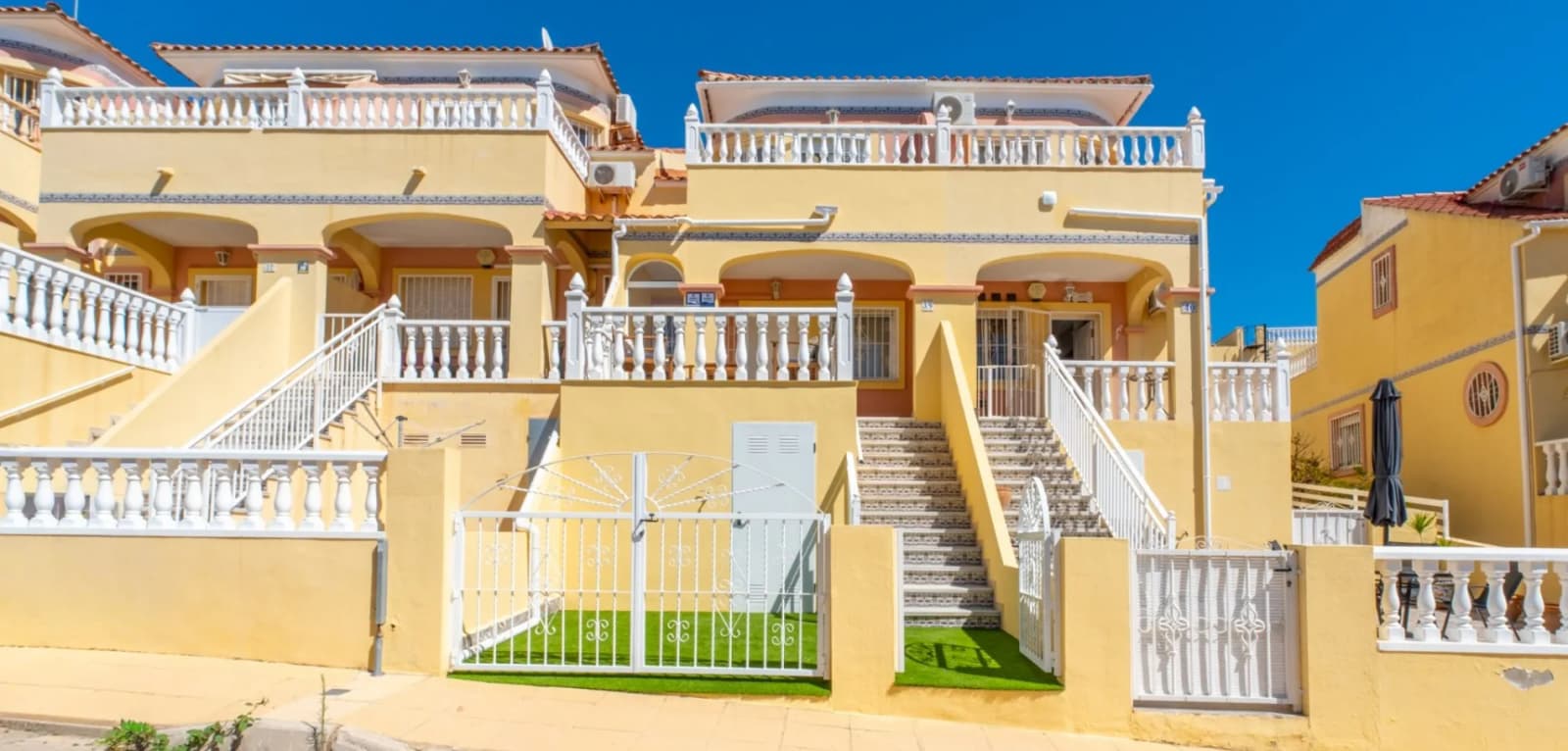 Townhouse de 2 dormitorios en venta en Orihuela Costa, Costa Blanca (Alicante) - Image 3